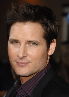 پیتر فاسینلی در صحنه فیلم سینمایی گرگ و میش: ماه نو