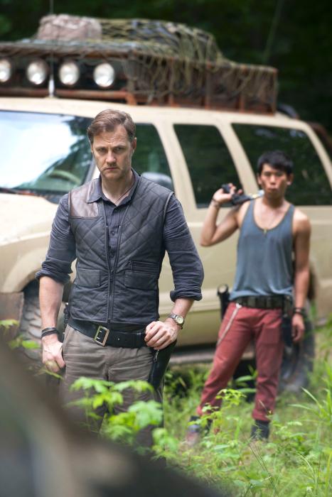 Lawrence Kao در صحنه سریال تلویزیونی مردگان متحرک به همراه David Morrissey