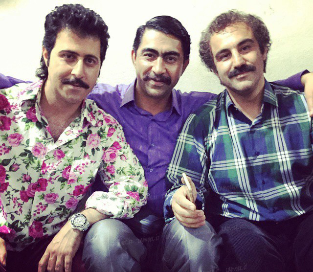 محسن تنابنده در پشت صحنه سریال تلویزیونی پایتخت ۴ به همراه هومن حاجی‌عبداللهی و محمدرضا علیمردانی