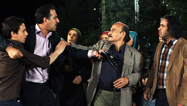 امیر کاظمی در صحنه سریال تلویزیونی شمعدونی به همراه حسن معجونی، آتنه فقیه‌نصیری، محمد نادری و محمدرضا داوودنژاد