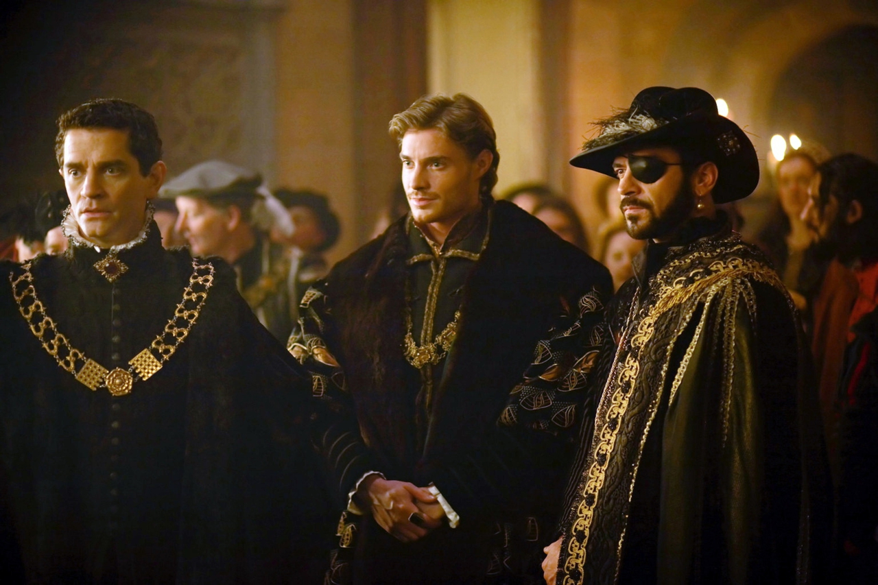 جیمز فرین در صحنه سریال تلویزیونی The Tudors به همراه Alan Van Sprang و Max Brown