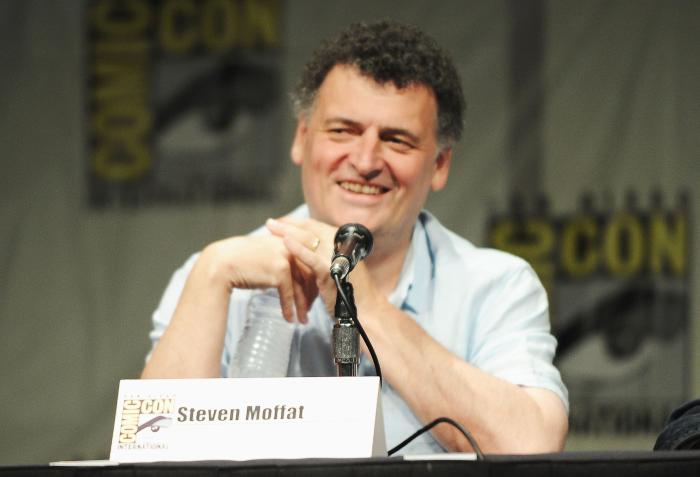 Steven Moffat در صحنه سریال تلویزیونی Doctor Who