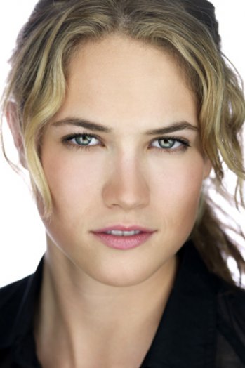 Cody Horn در صحنه فیلم سینمایی آخرین گشت