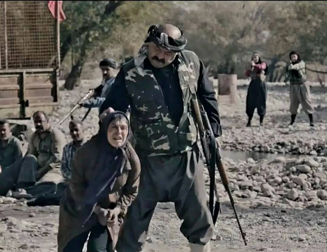 تصویری از محمد حاج بابا، بازیگر سینما و تلویزیون در پشت صحنه یکی از آثارش