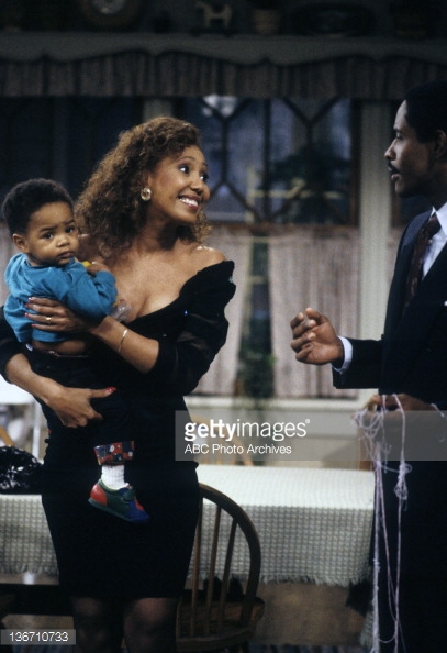 Tim Russ در صحنه سریال تلویزیونی Family Matters به همراه Telma Hopkins