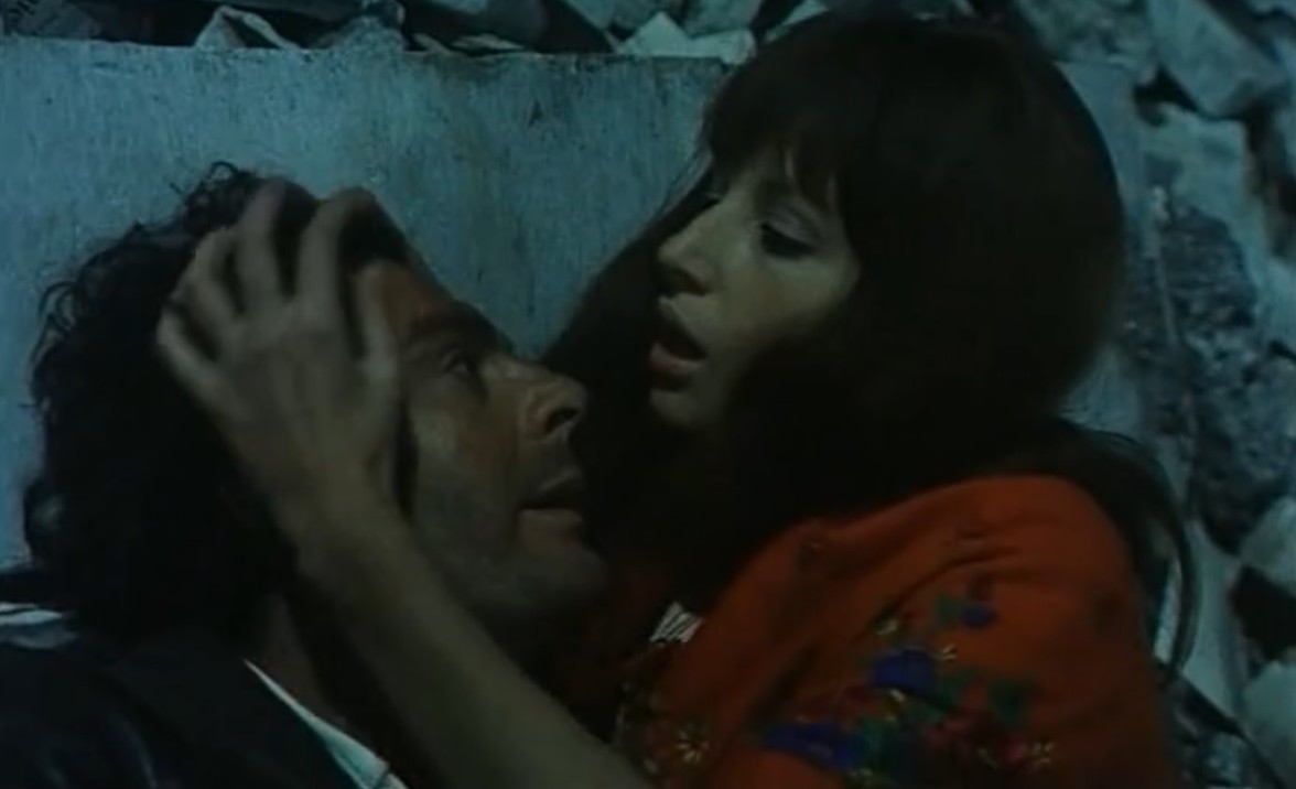 Marcello Mastroianni در صحنه فیلم سینمایی Jealousy, Italian Style به همراه Monica Vitti