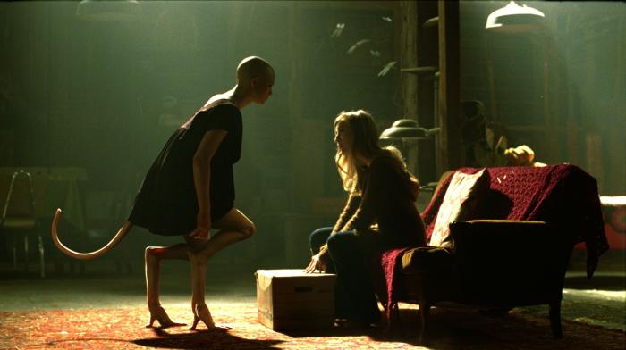 Delphine Chanéac در صحنه فیلم سینمایی پیوند به همراه Sarah Polley