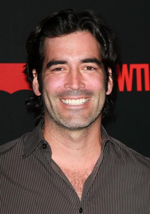 Carter Oosterhouse در صحنه سریال تلویزیونی بی شرم