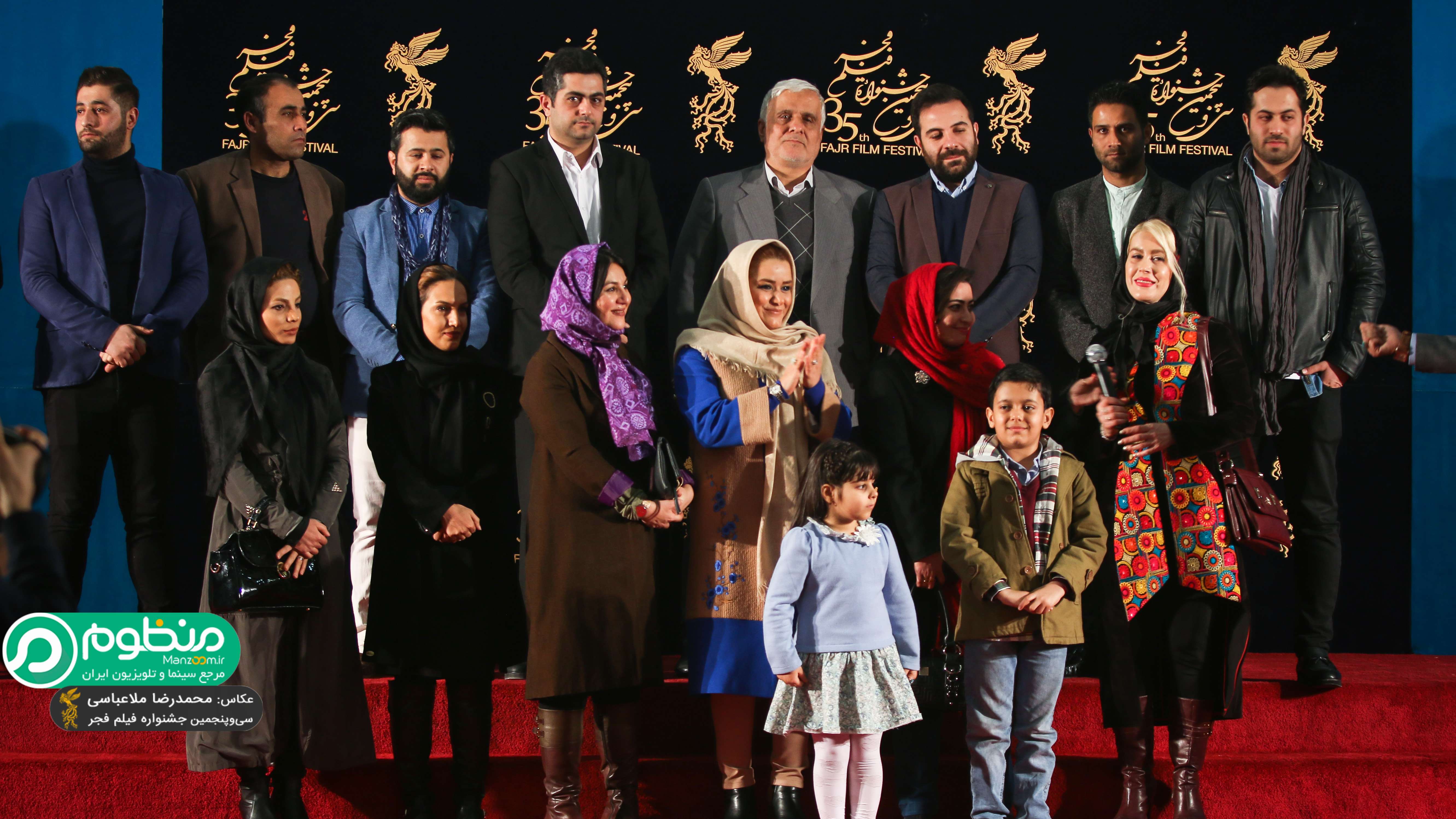 کاوه احمدی در فرش قرمز فیلم سینمایی دریاچه ماهی به همراه مریم دوستی، ستاره اسکندری و سعید سعدی