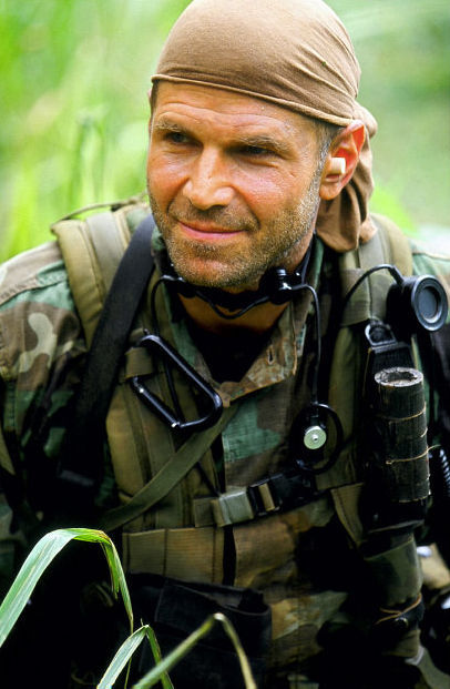 Nick Chinlund در صحنه فیلم سینمایی اشک های خورشید