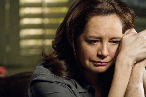 Samantha Ferris در صحنه سریال تلویزیونی ماوراء  طبیعی