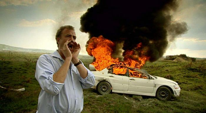 Jeremy Clarkson در صحنه سریال تلویزیونی تخت گاز