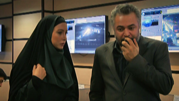 حسن جوهرچی در صحنه سریال تلویزیونی مثل شیشه به همراه فریبا نادری