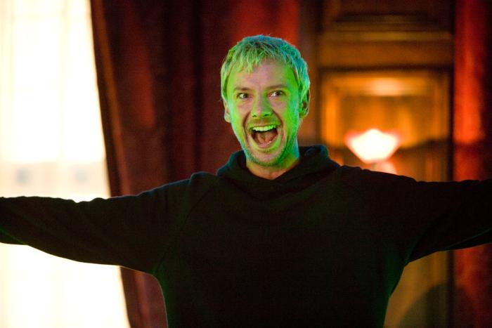 John Simm در صحنه سریال تلویزیونی Doctor Who