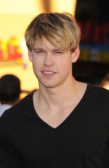 Chord Overstreet در صحنه فیلم سینمایی فولاد اصل