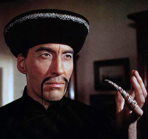 کریستوفر لی در صحنه فیلم سینمایی The Face of Fu Manchu