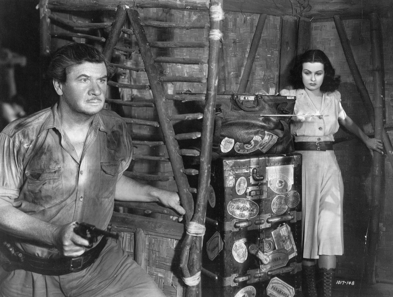 George Bancroft در صحنه فیلم سینمایی Green Hell به همراه Joan Bennett