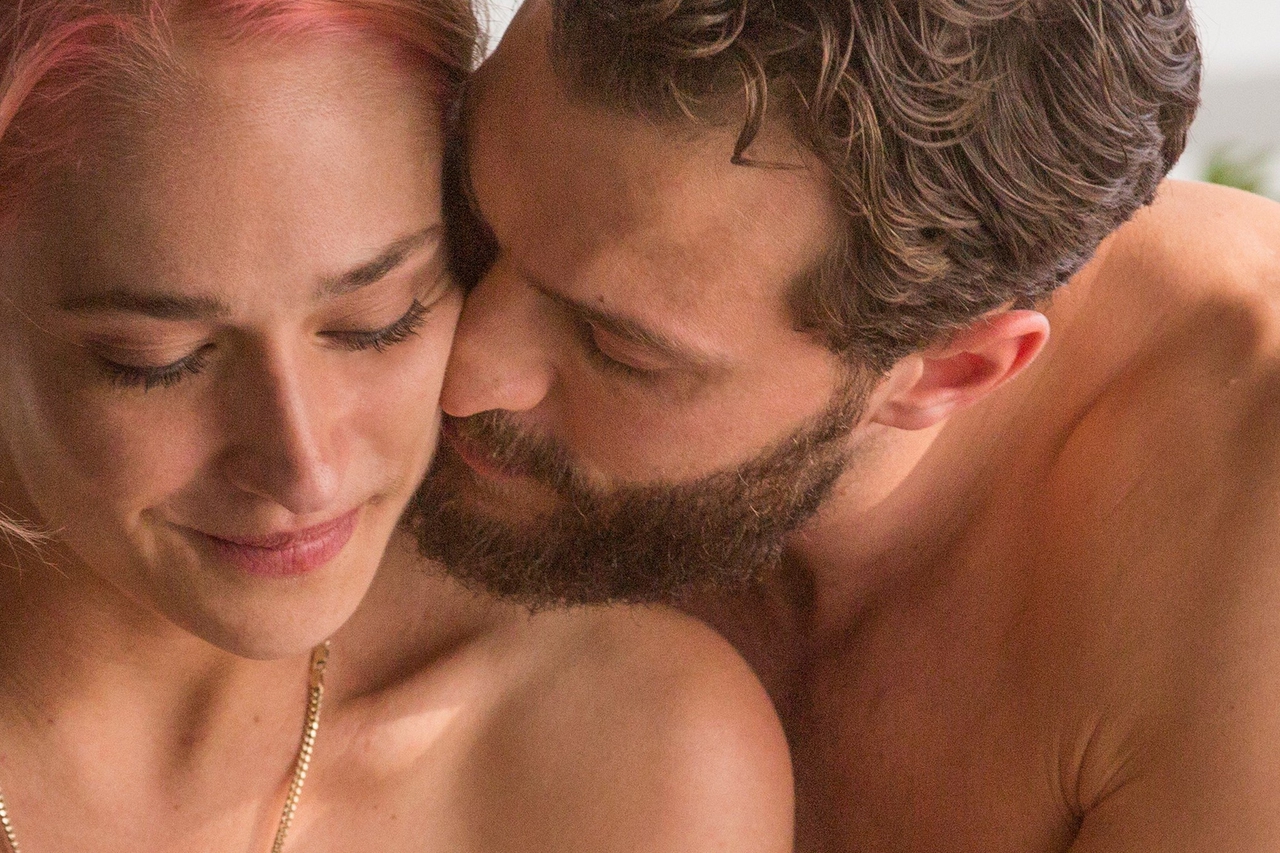 Jemima Kirke در صحنه فیلم سینمایی Untogether به همراه جیمی دورنان