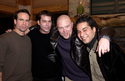 Joe Carnahan در صحنه فیلم سینمایی Narc به همراه John Ortiz، ری لیوتا و Jason Patric