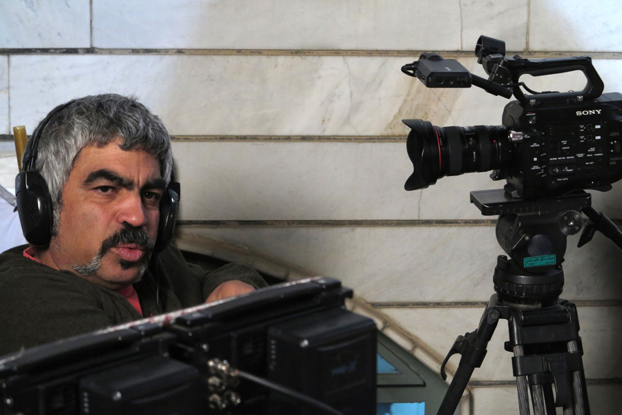 سروش صحت در صحنه سریال تلویزیونی لیسانسه‌ها