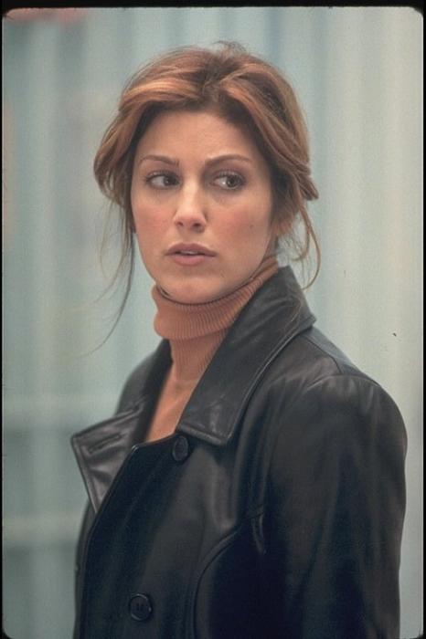 Jennifer Esposito در صحنه فیلم سینمایی یک کلمه هم نگو