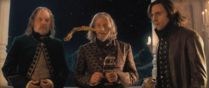 جیسون فلمینگ در صحنه فیلم سینمایی غبار ستاره به همراه Mark Heap و مارک استرانگ