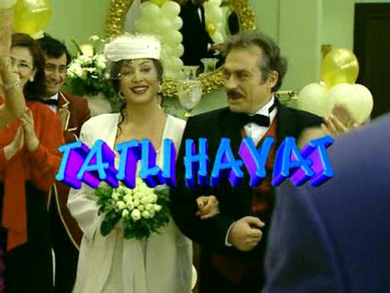 هالوک بیلگینر در صحنه سریال تلویزیونی Sweet Life به همراه Türkan Soray
