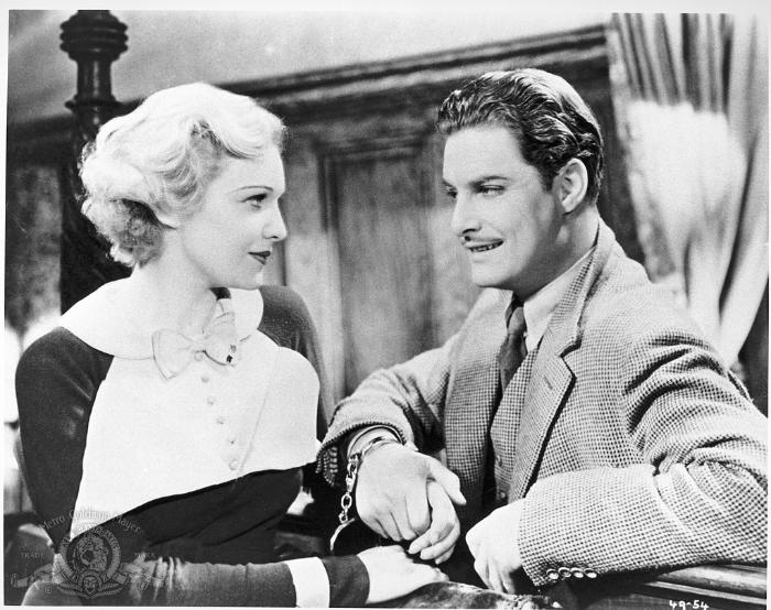 Robert Donat در صحنه فیلم سینمایی سی و نه پله به همراه Madeleine Carroll