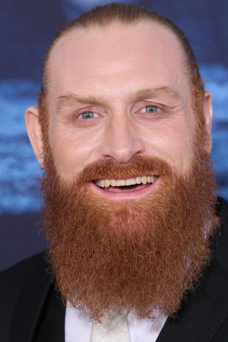 کریستوفر هیوجو در صحنه سریال تلویزیونی بازی تاج و تخت