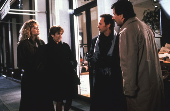 کری فیشر در صحنه فیلم سینمایی وقتی هری سالی را دید به همراه Billy Crystal، برونو کیربی و مگ رایان