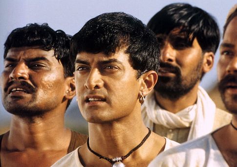 Daya Shankar Pandey در صحنه فیلم سینمایی باج: روزی روزگاری در هند به همراه عامر خان