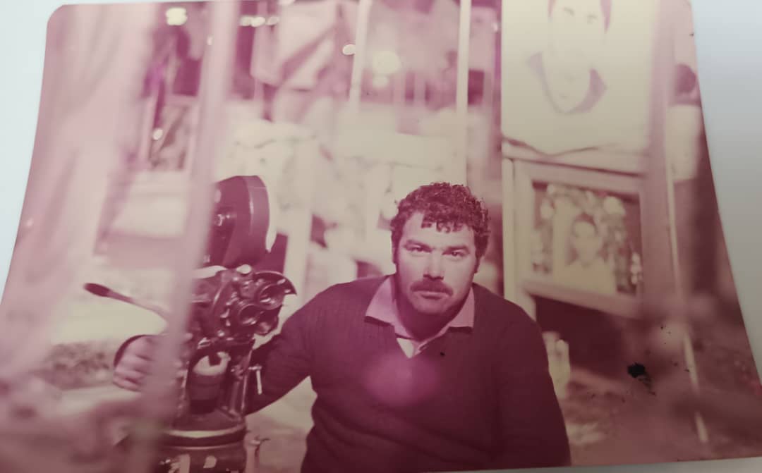 تصویری از صفر عبدلی، گروه فیلمبرداری و دستیار دوم فیلمبردار سینما و تلویزیون در پشت صحنه یکی از آثارش