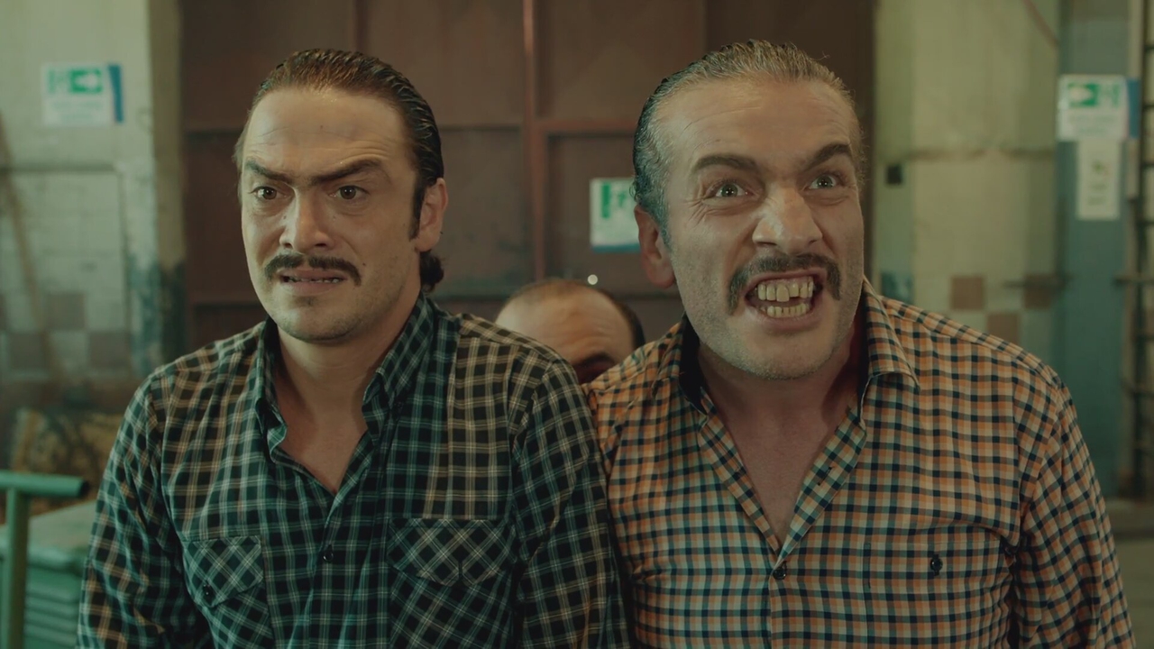 Murat Cemcir در صحنه فیلم سینمایی Çalgi Çengi Ikimiz به همراه Ahmet Kural