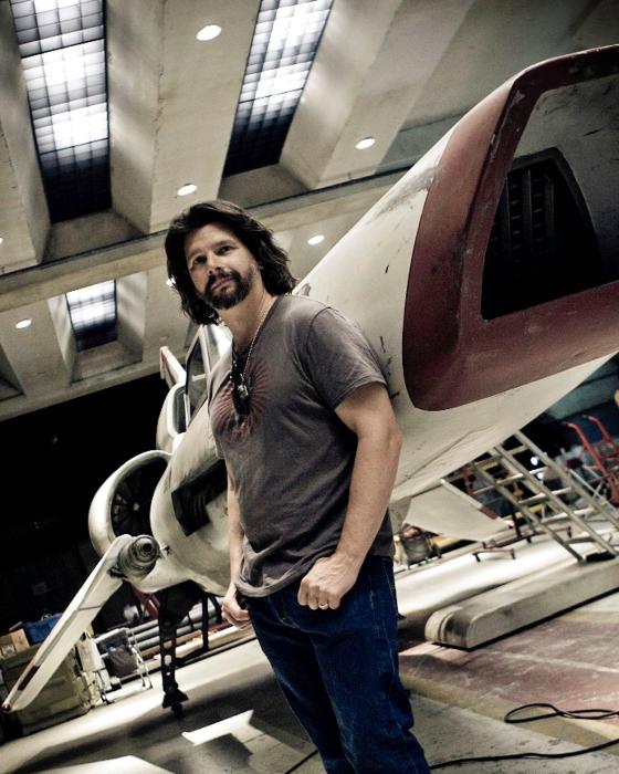 Ronald D. Moore در صحنه سریال تلویزیونی ناوبر فضایی گالاکتیک