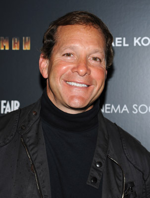 Steve Guttenberg در صحنه فیلم سینمایی آیرون من