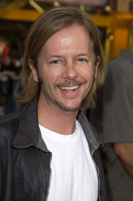 David Spade در صحنه فیلم سینمایی لارا کرافت مهاجم مقبره: گهواره حیات