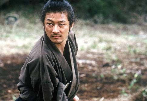 Tadanobu Asano در صحنه فیلم سینمایی زاتویچی