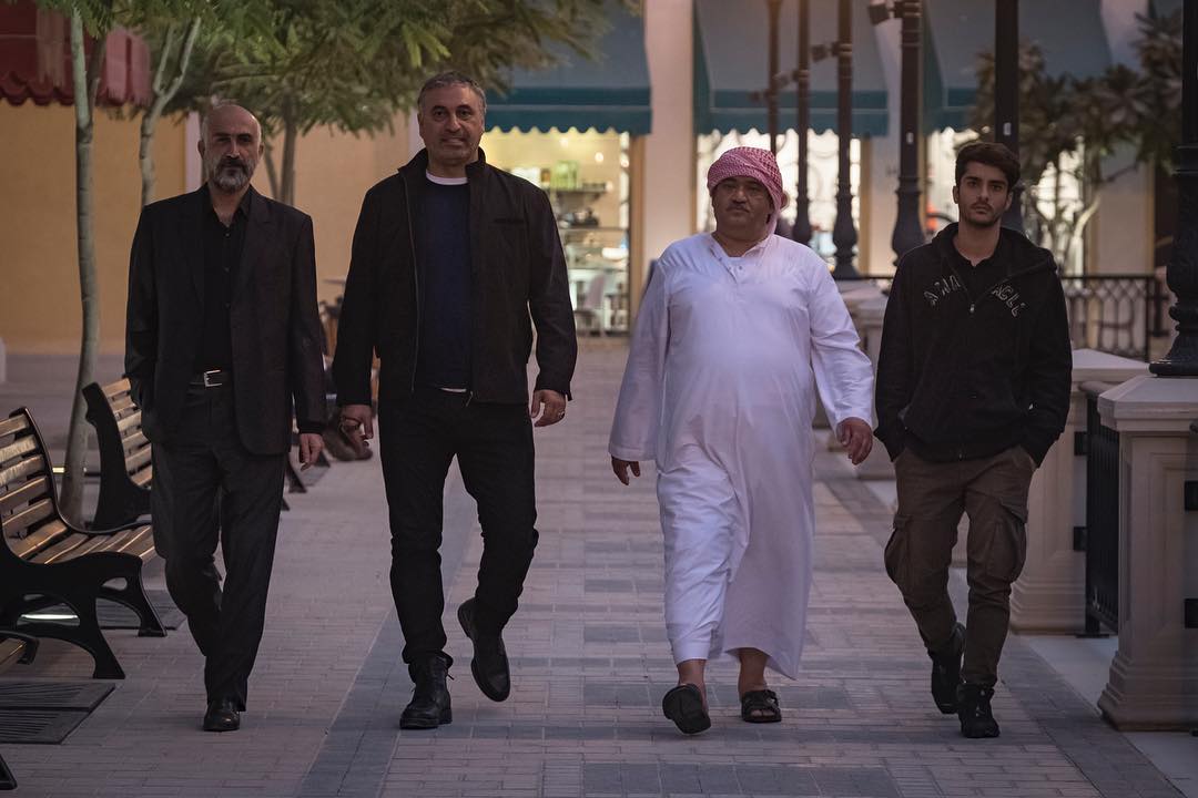 حمید فرخ‌نژاد در صحنه فیلم سینمایی لاتاری به همراه ساعد سهیلی، نادر سلیمانی و هادی حجازی‌فر
