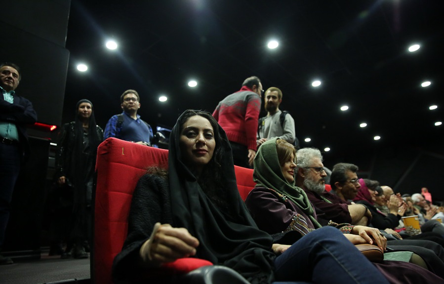مونا فرجاد در اکران افتتاحیه فیلم سینمایی وقتی برگشتم...