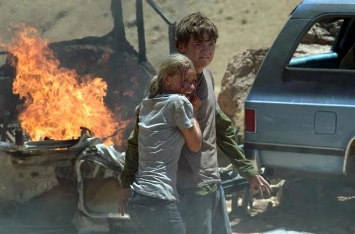 امیلی دی راوین در صحنه فیلم سینمایی تپه ها چشم دارند به همراه Dan Byrd