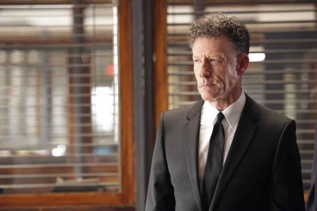 Lyle Lovett در صحنه سریال تلویزیونی کستل