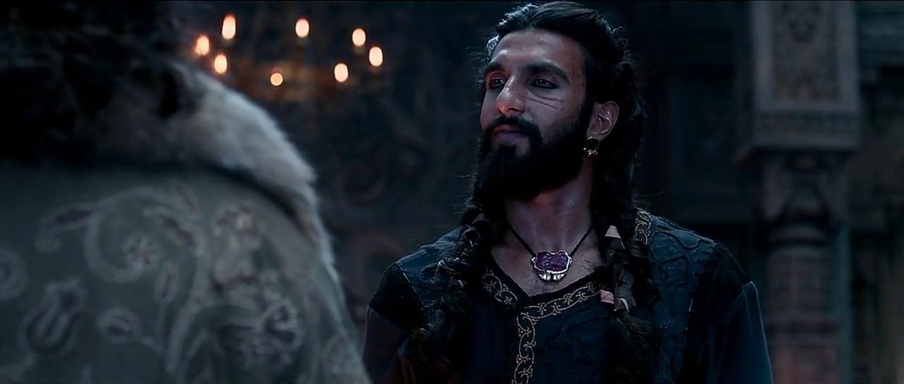 Ranveer Singh در صحنه فیلم سینمایی Padmaavat به همراه Raza Murad