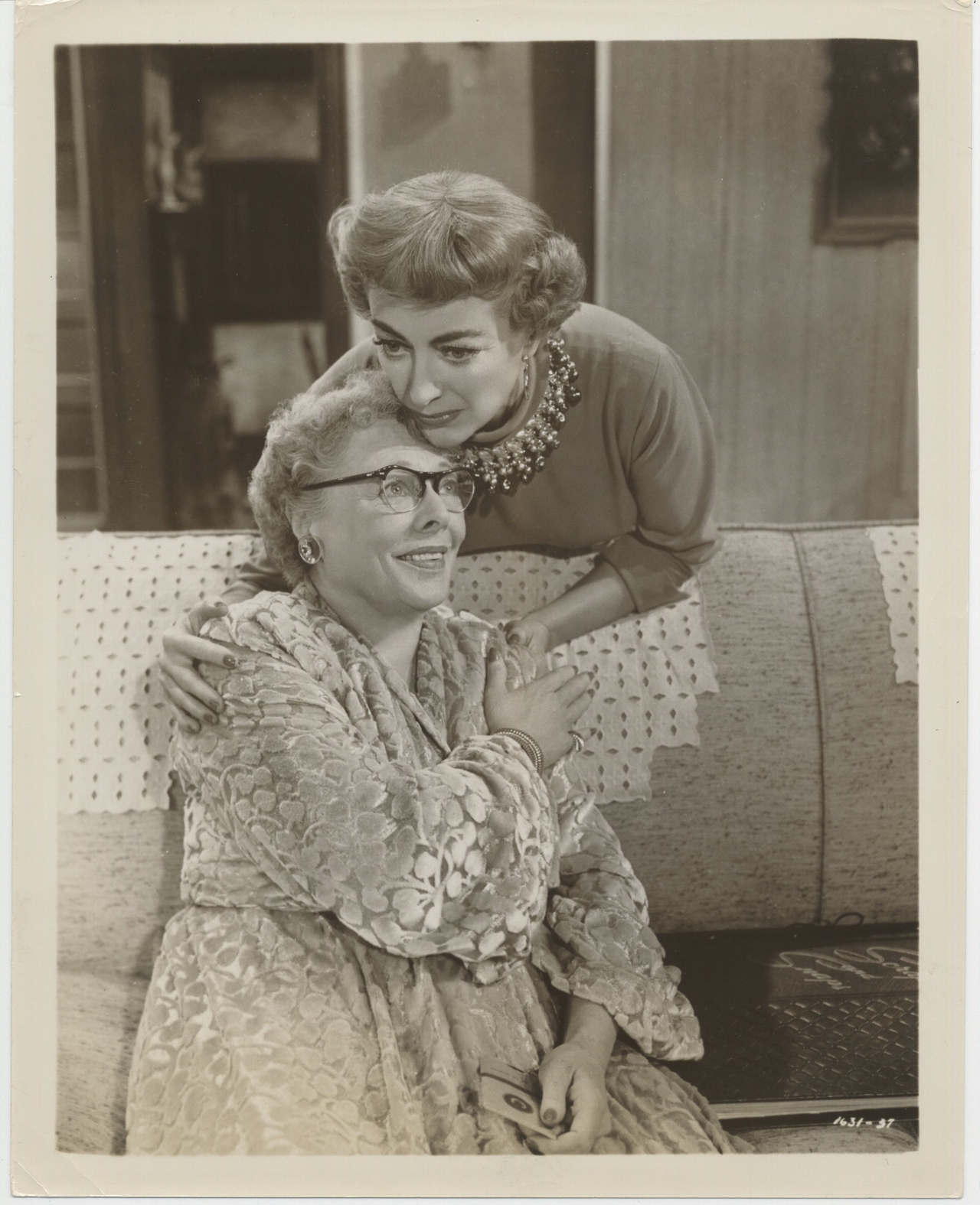 Marjorie Rambeau در صحنه فیلم سینمایی Torch Song به همراه Joan Crawford