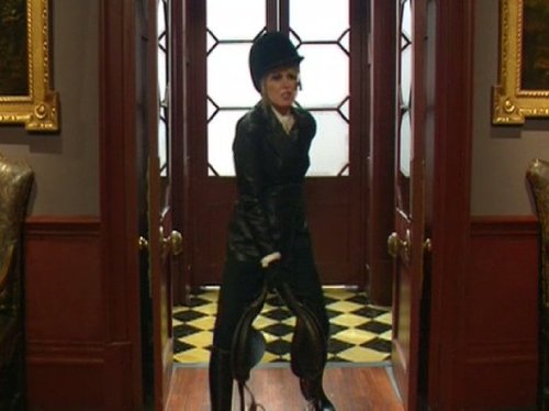جوانا لامبی در صحنه سریال تلویزیونی Absolutely Fabulous