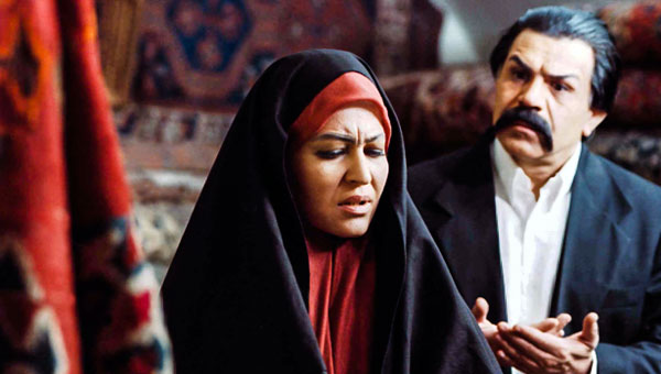 اکرم محمدی در صحنه سریال تلویزیونی شب دهم به همراه پرویز فلاحی‌پور