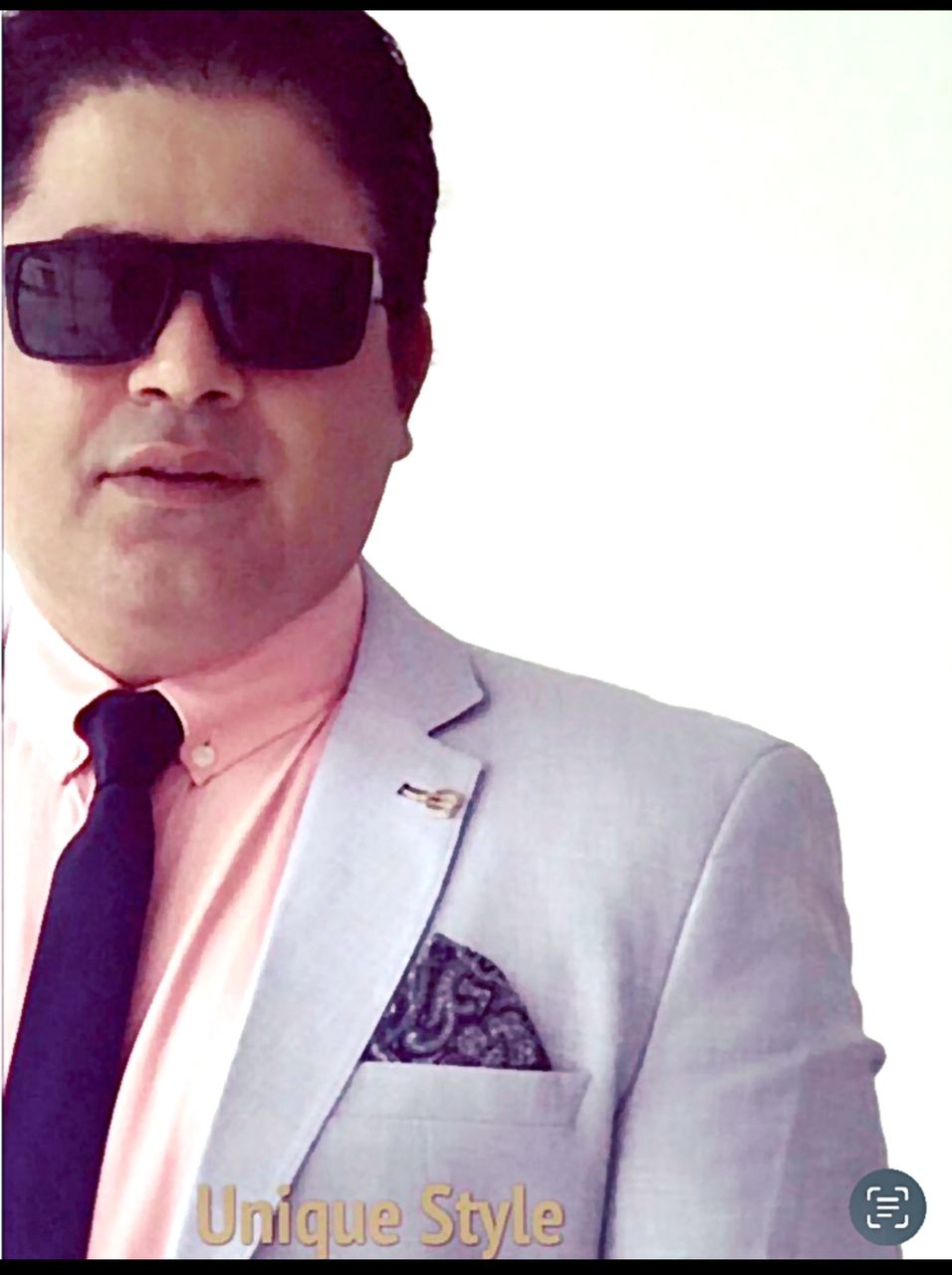 تصویری از رامین الماسی، بازیگر و مدیر تولید سینما و تلویزیون در پشت صحنه یکی از آثارش