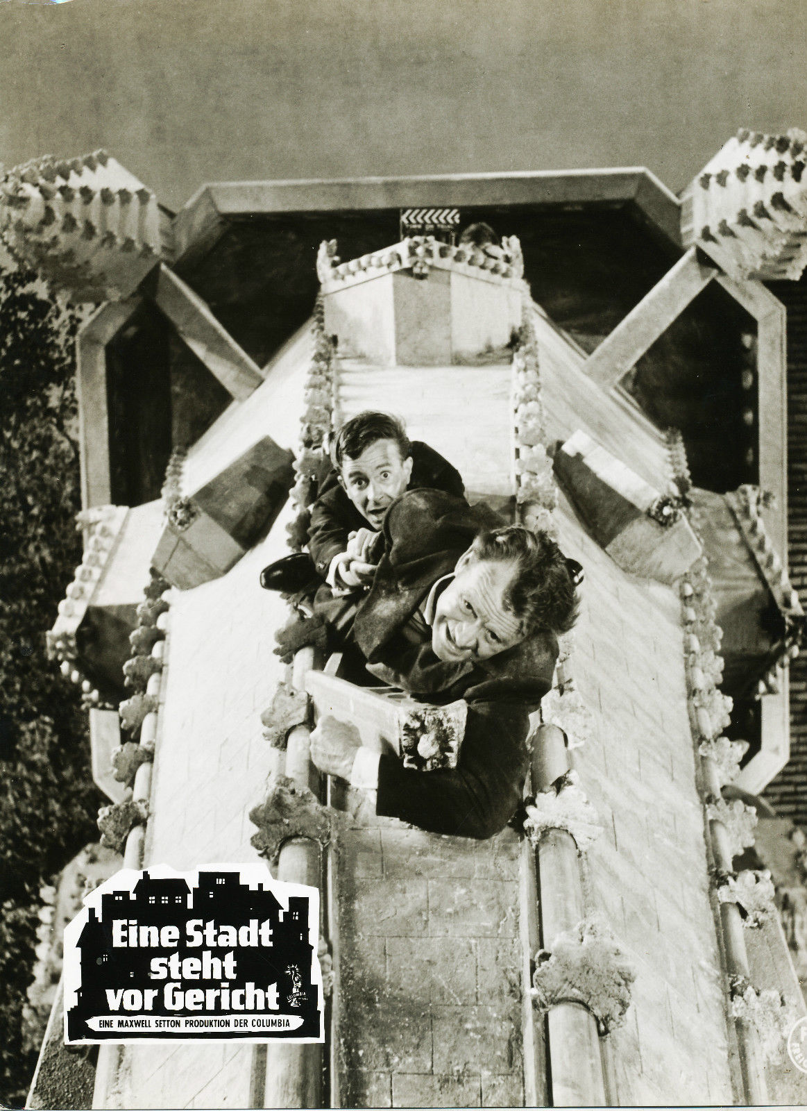  فیلم سینمایی Town on Trial به کارگردانی John Guillermin