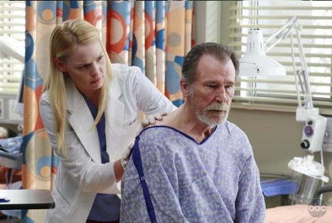 James Gammon در صحنه سریال تلویزیونی آناتومی گری به همراه کاترین هیگل