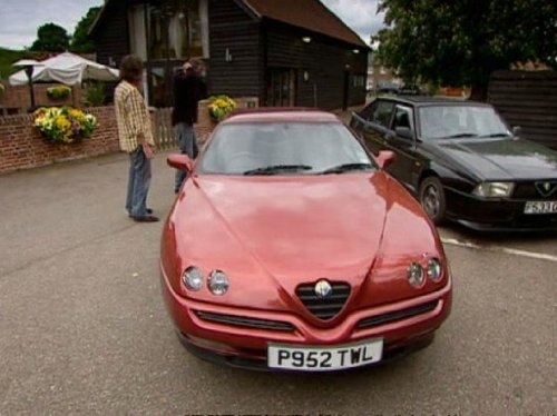 James May در صحنه سریال تلویزیونی تخت گاز به همراه Jeremy Clarkson