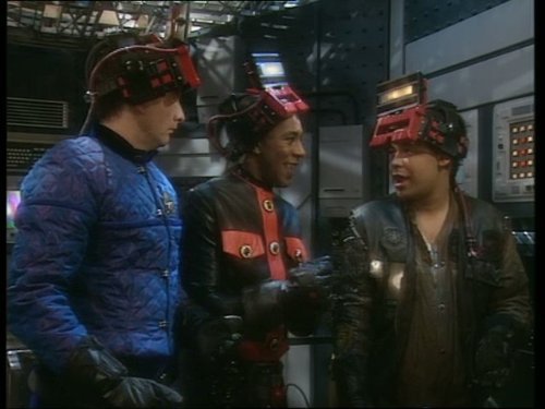 Danny John-Jules در صحنه سریال تلویزیونی Red Dwarf به همراه Chris Barrie و Craig Charles